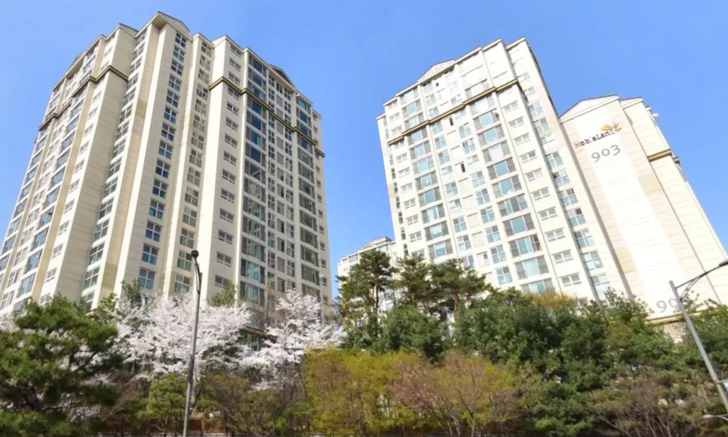 성남판교 산운마을9단지 대방노블랜드 아파트 우선 분양전환 후 잔여세대 배경 이미지